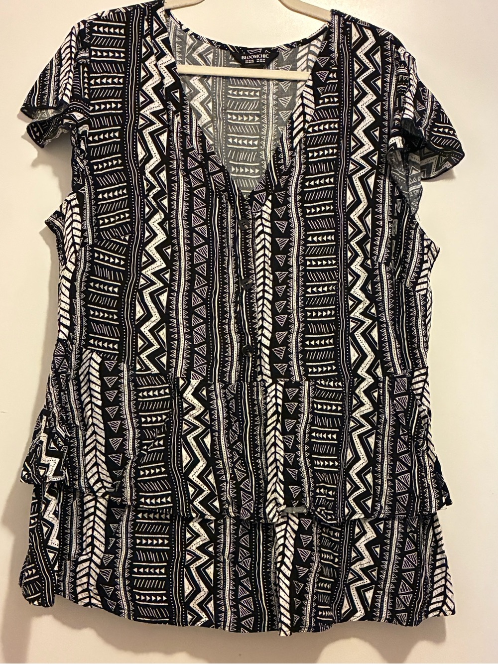 Bloomchic Black & White Patterned Women’s V-Neck Top